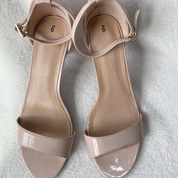 Time and Tru Shoes - Time and Tru Ankle Strap Sandals Womens 9 Nude Beige Patent Heels
